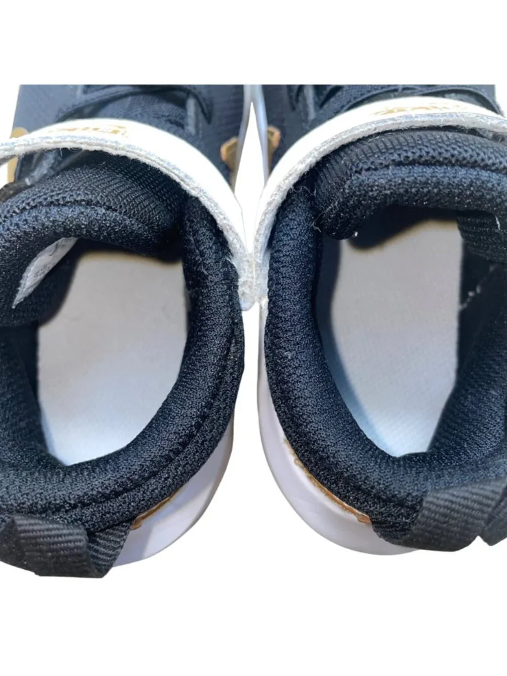 Nike Kids Black Mesh Gold White Accents Team Hustle D 10 Sneakers Size 11C
